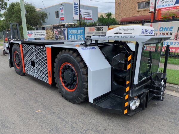 TOW TUG - BLISS FOX F200D PUSHBACK TRACTOR DIESEL