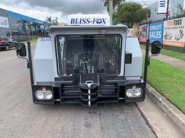 TOW TUG - BLISS FOX F200D PUSHBACK TRACTOR DIESEL - Image 12
