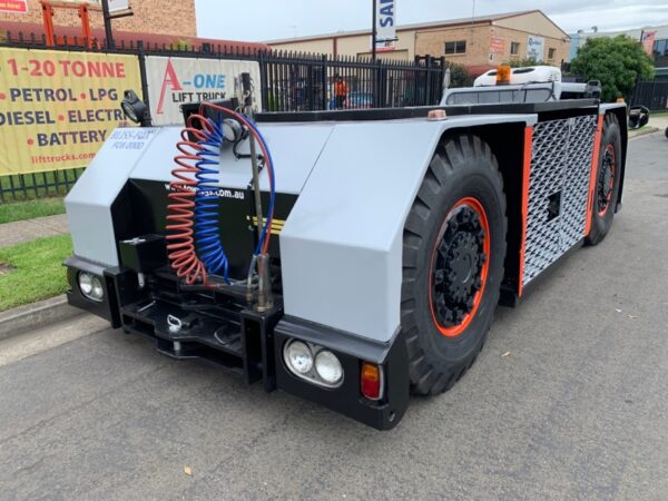 TOW TUG - BLISS FOX F200D PUSHBACK TRACTOR DIESEL - Image 10