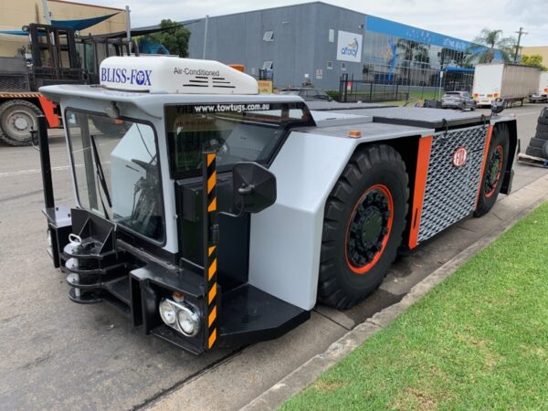 TOW TUG - BLISS FOX F200D PUSHBACK TRACTOR DIESEL - Image 2