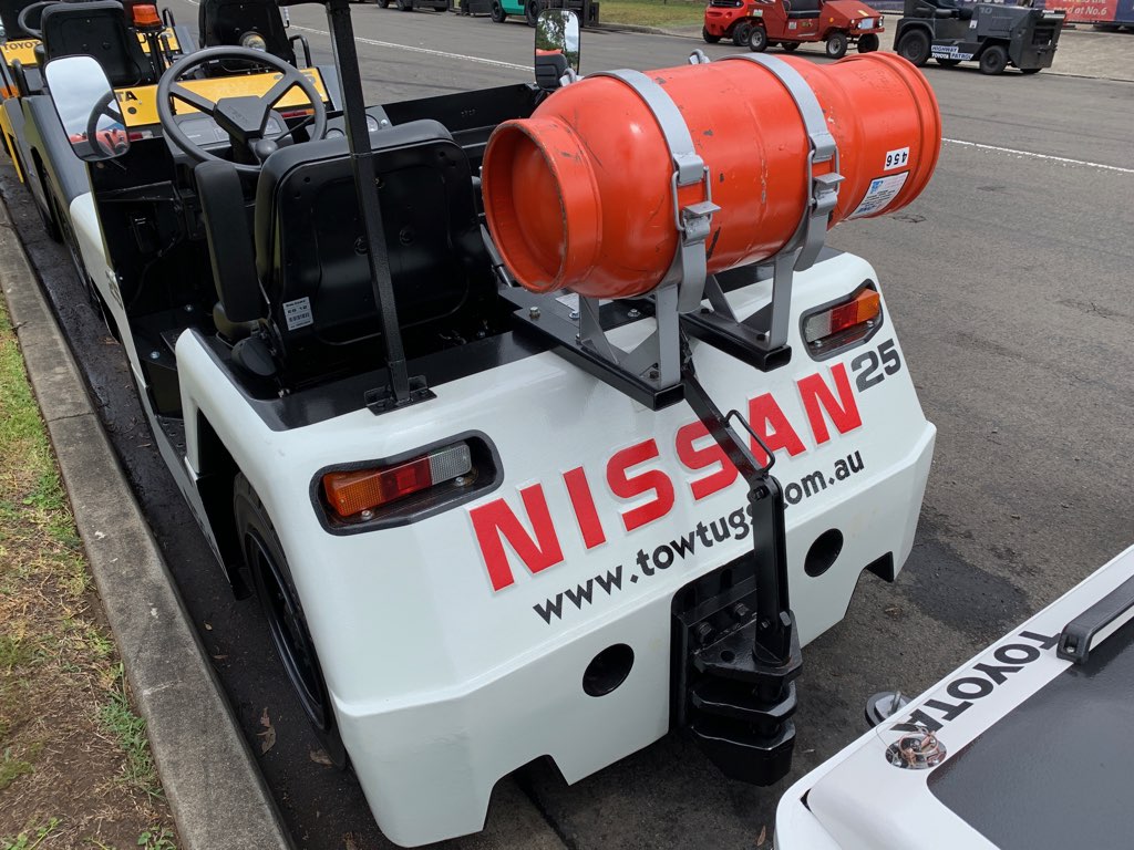 TOW TUG - NISSAN RV02 LPG TOW TUG (L067) - Image 3