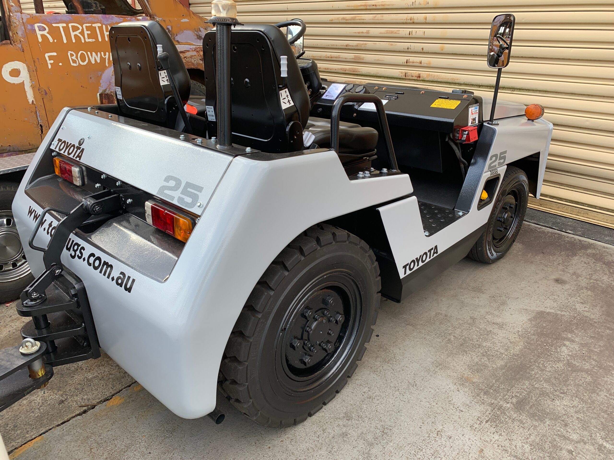 TOW TUG - TOYOTA 02-2TD25 DIESEL (S028) - Image 2