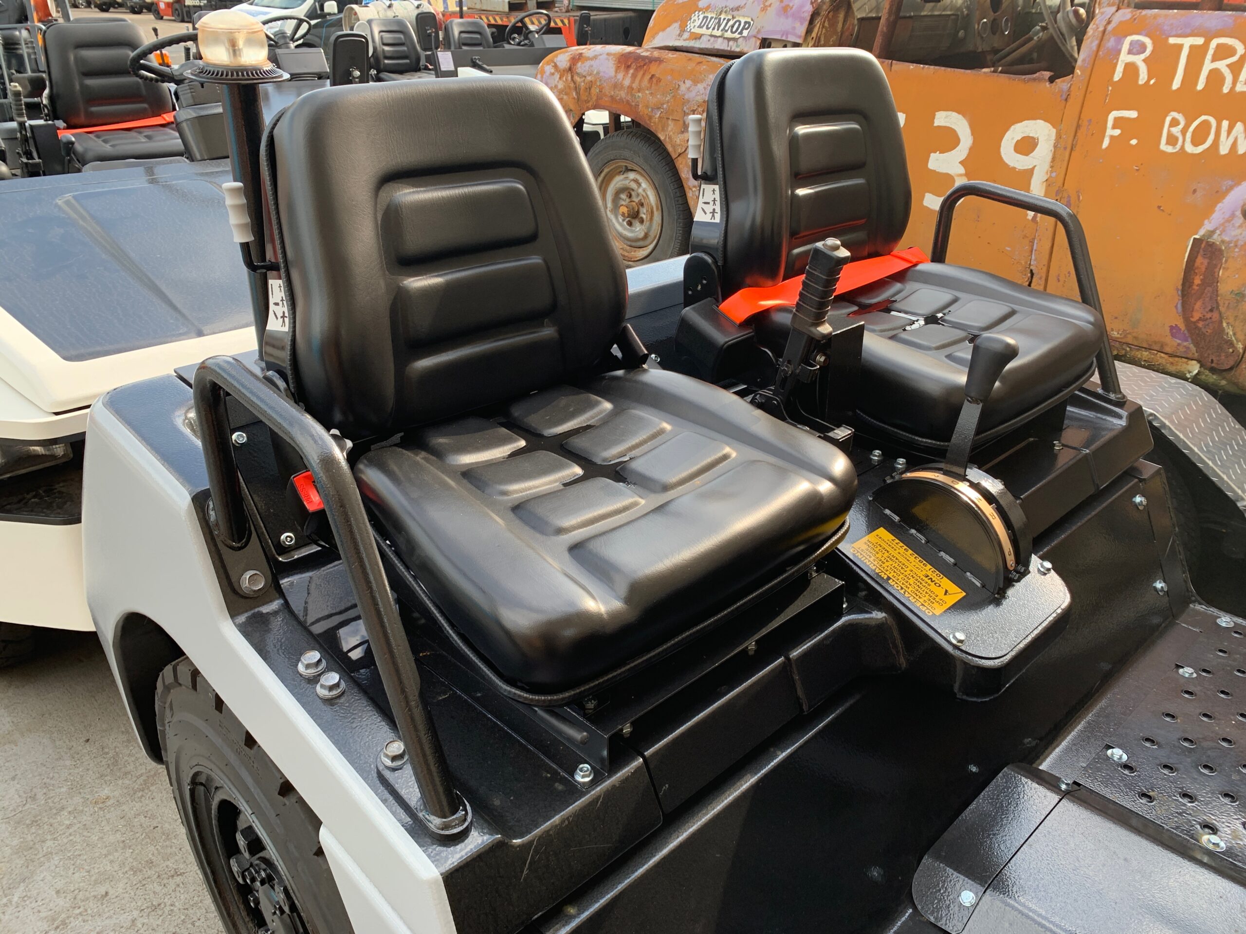 TOW TUG - TOYOTA 02-2TD25 DIESEL (S028) - Image 3