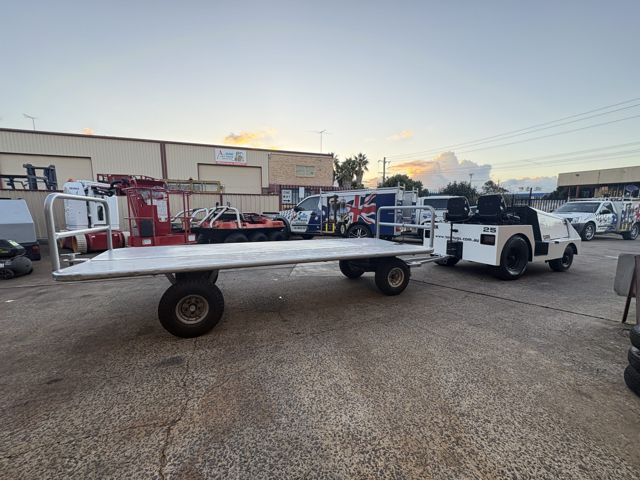 TOW TUG - CLARK PETROL TUG & TRAILER COMBO - Image 7