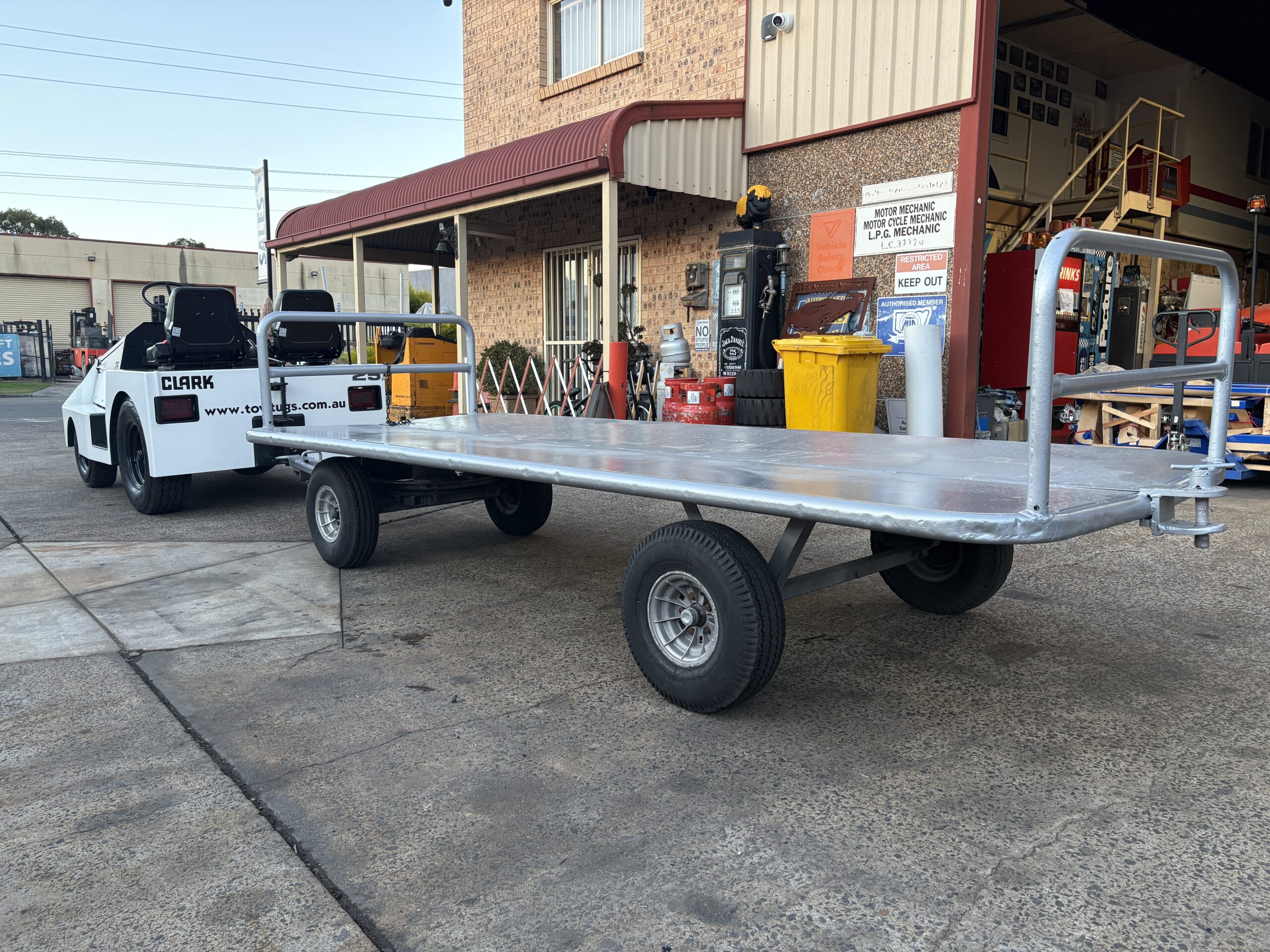 TOW TUG - CLARK PETROL TUG & TRAILER COMBO - Image 9